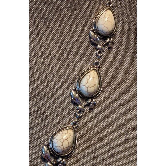 White lined stone drop statement necklace in silver or silvertone - Picture 12 of 12